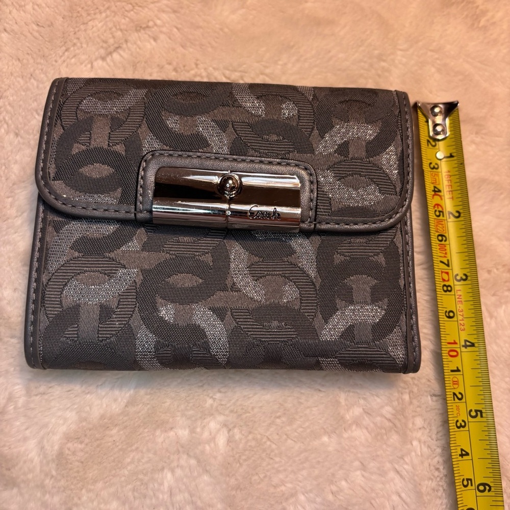 COACH Wallet Signature C Charcoal Gray Silver Metallic Trifold Patent Leather - Picture 16 of 16